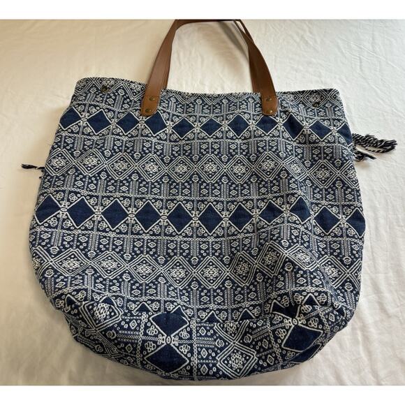Twig & Arrow BOHO Woven Beach Weekend Tote Bag Fringe Beaded Red White & Blue - Picture 2 of 11